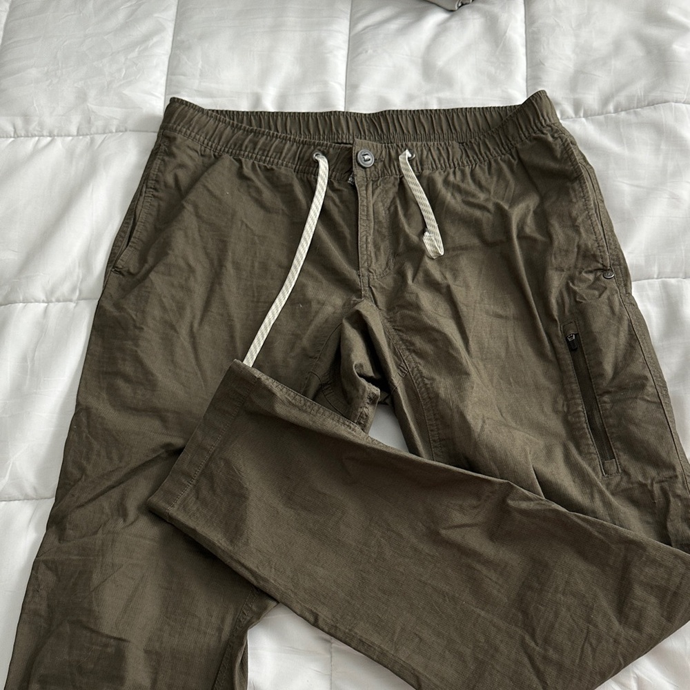 Vuori Olive Green Cargo Jogger Pants